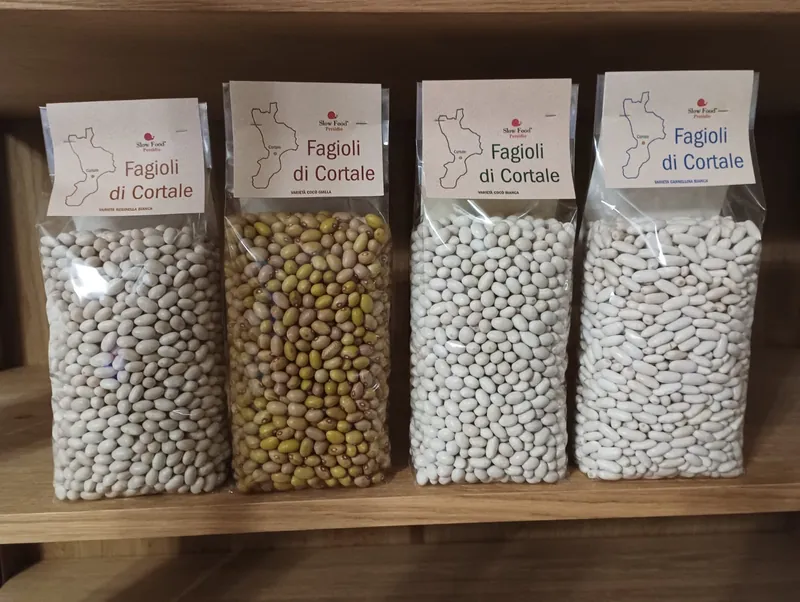 Le quattro varietà di fagioli di Cortale nelle loro confezioni